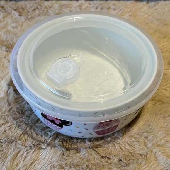 🧁Disney Cupcakes & Sprinkles design Ceramic Covered Bowl Large🧁 - Picture 4 of 6
